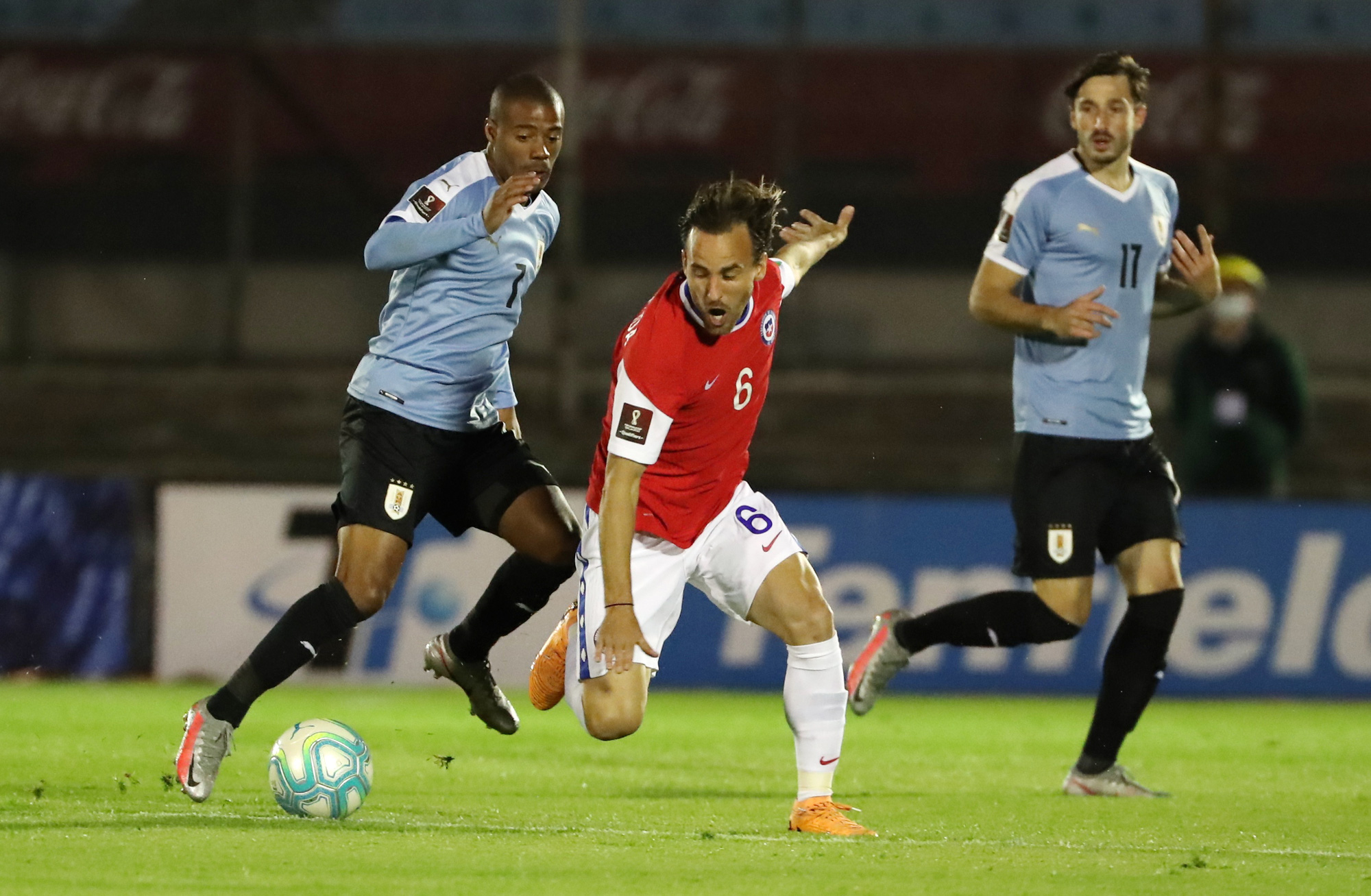 Uruguay quật ngã Chile trận mở màn vòng loại World Cup Báo Người lao động