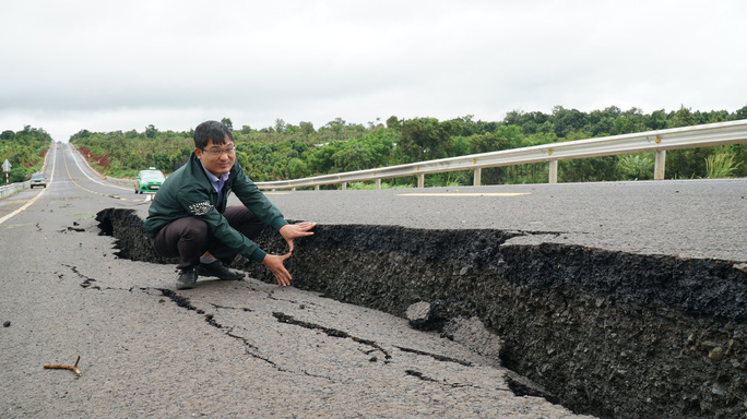 The prosecution of an engineer in the recently completed 250 billion dong highway case was broken - Photo 2.