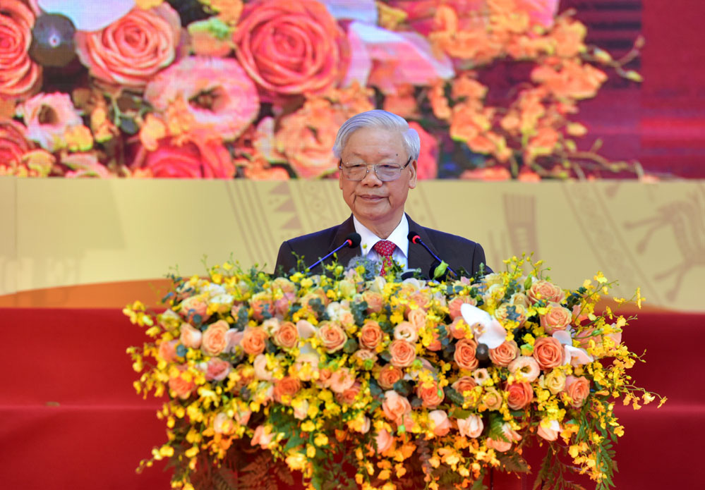 Secretary General and President of State Nguyen Phu Trong visits the old school on the 70th anniversary of its founding - Photo 2.