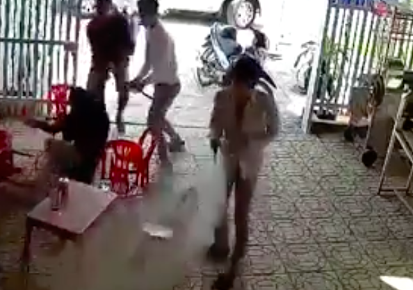 Vụ Giải cứu vợ, đâm chết người: Mẹ ruột có liên quan đến việc bắt con gái - Ảnh 2.