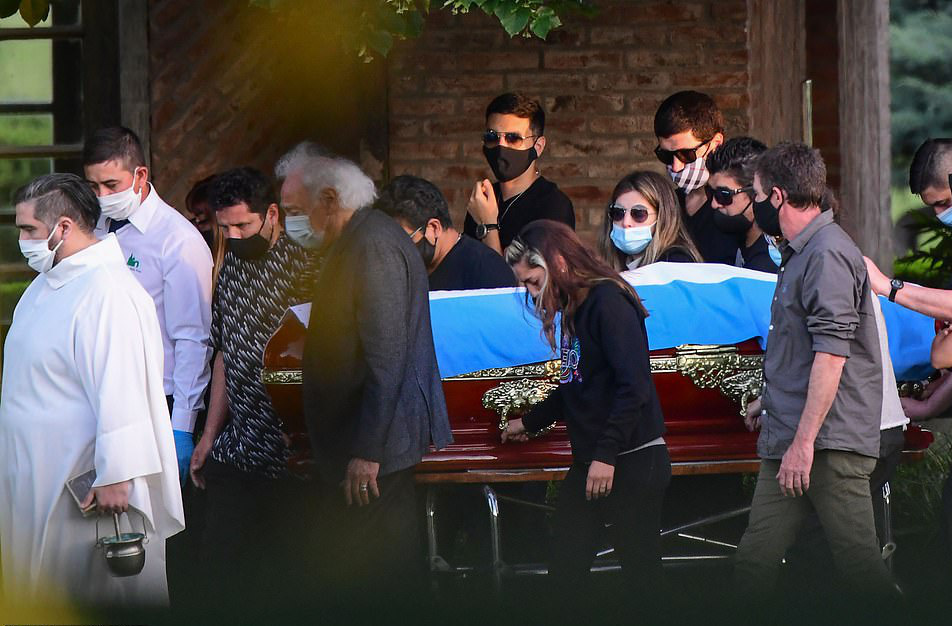CLIP: Lễ an táng huyền thoại Maradona - Nước mắt tiếc thương, máu đổ vì bạo động - Ảnh 6.