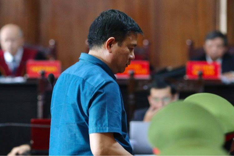 The prosecution asked the defendant Dinh La Thang to adjust his words and attitudes - Photo 2.