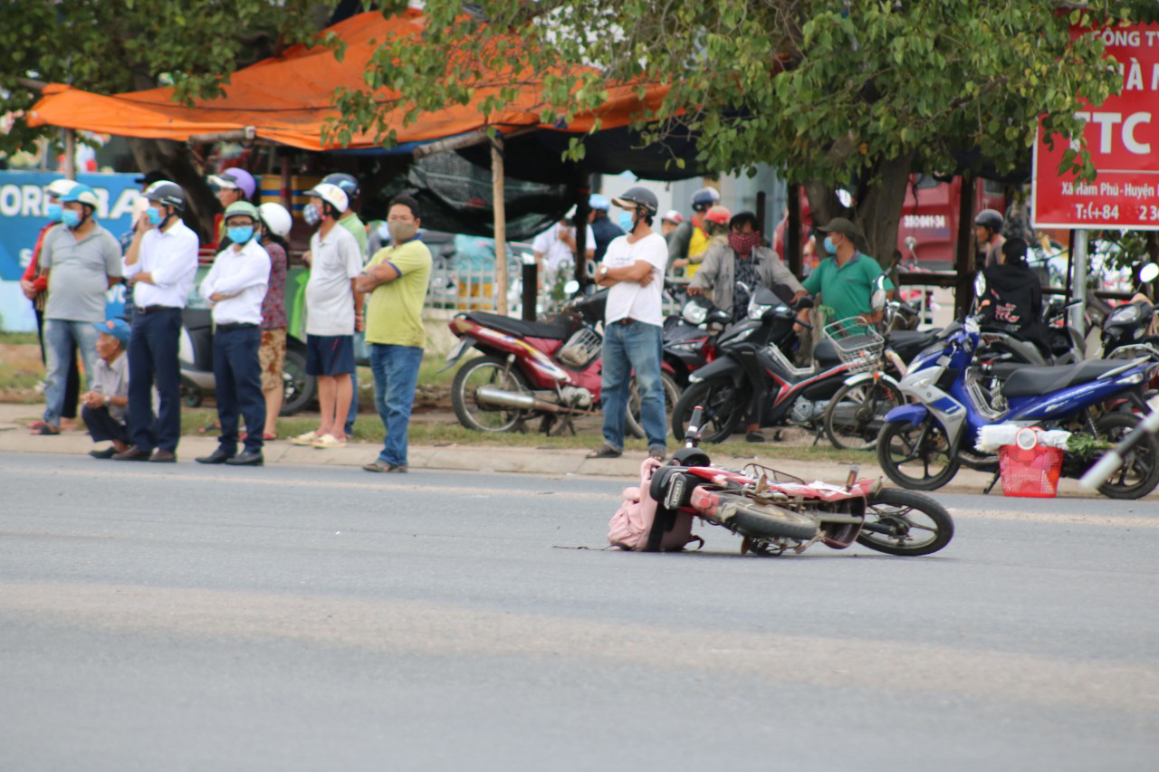 A student from Binh Thuan tragically died on the way to school - Photo 2.