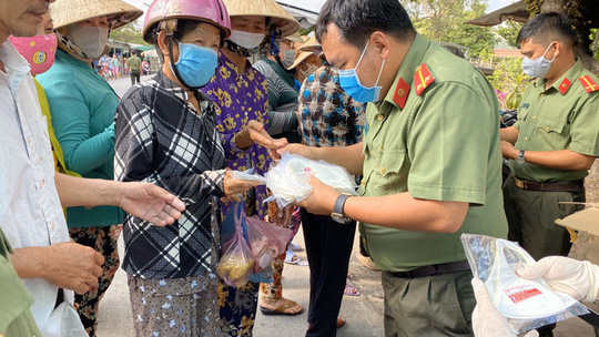 Regarding patients 1440: Tien Giang temporarily closed a restaurant, directed Can Tho urgently - Photo 1.