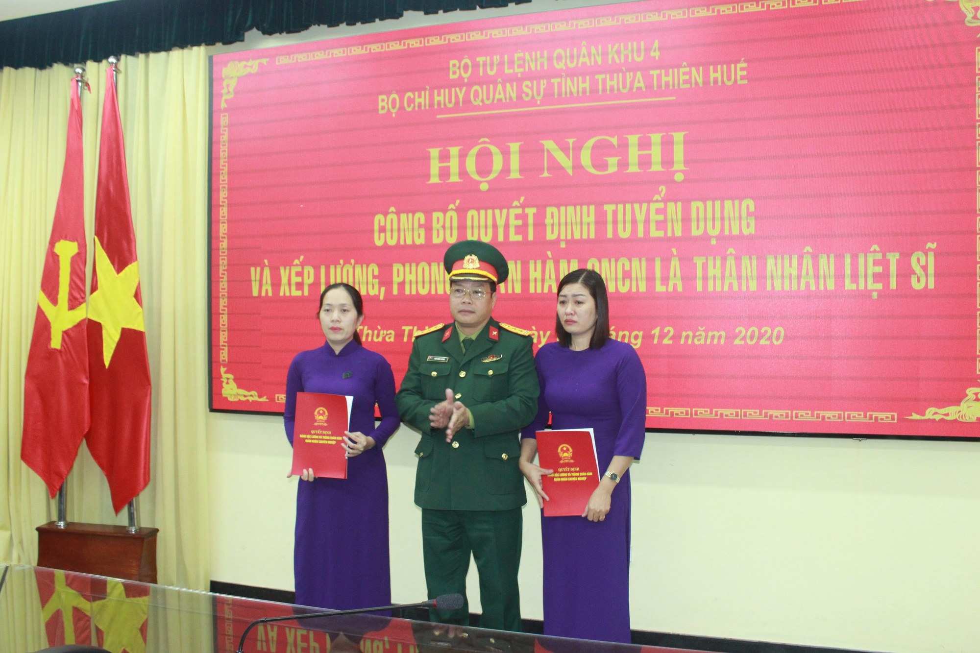 Two more wives of the Rao Trang martyrs are recruited into the army - Photo 1.