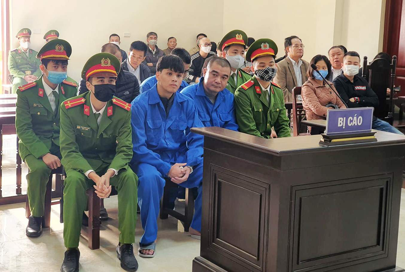 Law carried out pre-cremation of the dead, 4 defendants shared 135 months in prison - Photo 1.