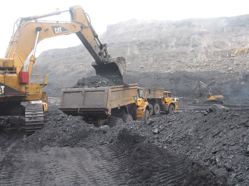Bộ Công Thương đặc biệt lưu ý cung cấp than cho sản xuất điện trong dịch Covid-19 - Ảnh 1.
