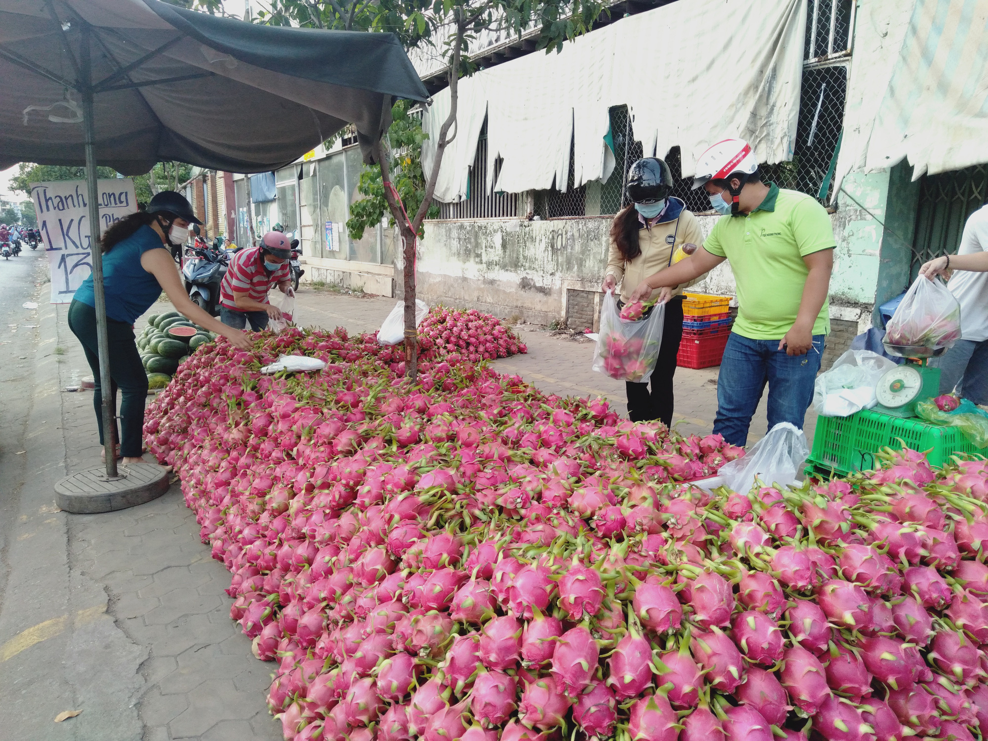 Tình người trong đại dịch corona - Báo Người lao động