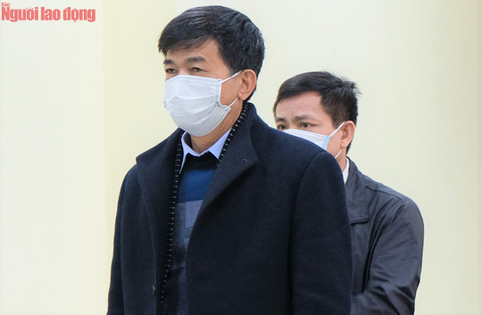CLIP: Nhận hối lộ 594 triệu đồng, 5 cựu cán bộ Thanh tra tỉnh Thanh Hóa chia nhau 154 tháng tù - Ảnh 3.