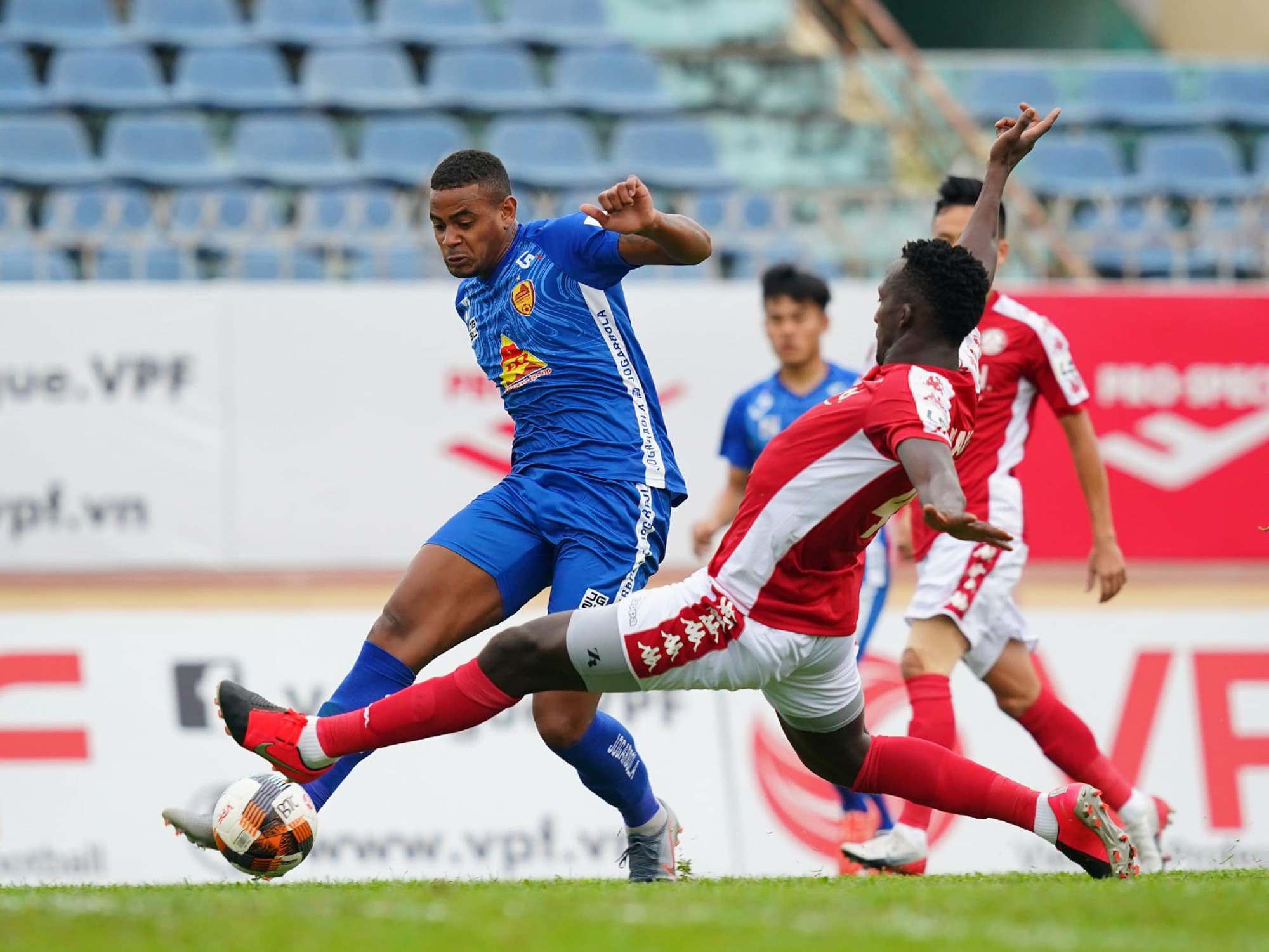 Vòng 2 - V-League: Vẫn không có khán giả - Báo Người lao động