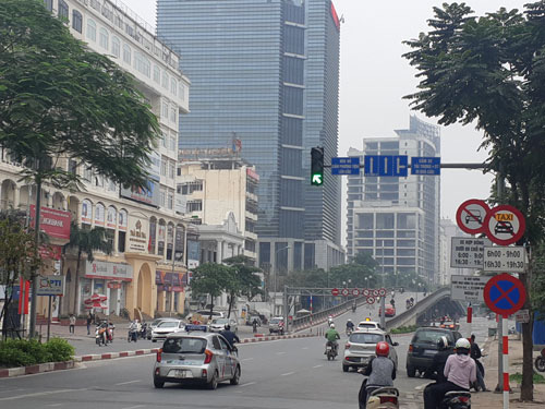 Kiến nghị bỏ biển cấm taxi trên 11 tuyến phố ở thủ đô Hà Nội - Ảnh 1.