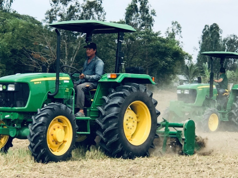 Ttc Trinh Diễn May Keo John Deere Bao Người Lao động