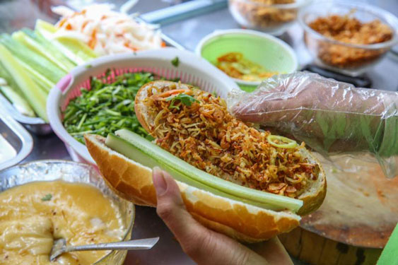 Bánh mì Sài Gòn thăng hoa - Ảnh 2.