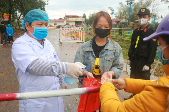 Sơn Lôi những ngày lạnh mà ấm - Ảnh 1.