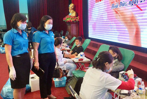 Hà Nội: Cán bộ, công chức, viên chức hiến máu tình nguyện - Ảnh 1.