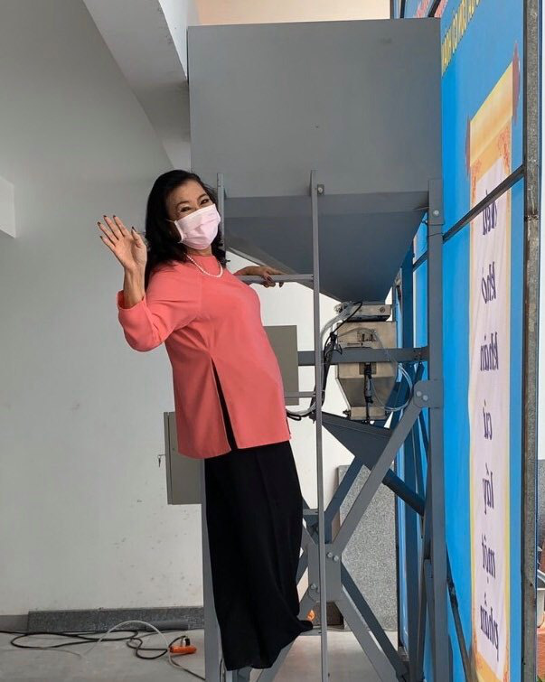 NSND Kim Cương hỗ trợ người nghèo hạt gạo yêu thương - Ảnh 3. NSND Kim Cương hỗ trợ người nghèo hạt gạo yêu thương - Ảnh 3.