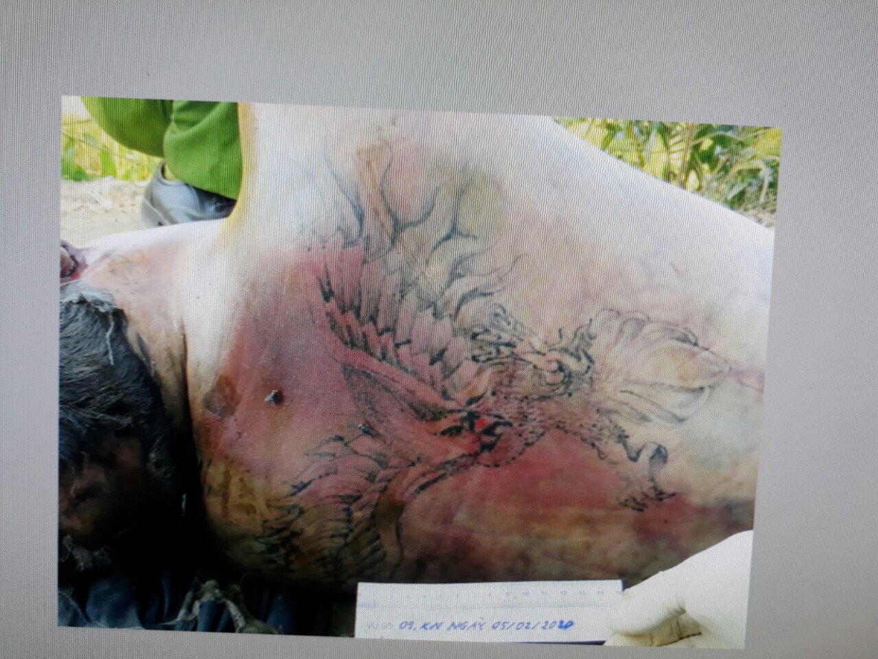 Tìm thân nhân nam thanh niên có hình xăm trên ngực chết tại bãi biển Đà Nẵng