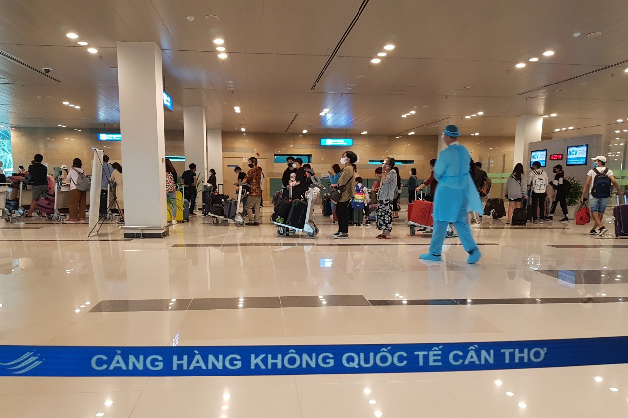 Cận cảnh sân bay Cần Thơ đón người Việt từ Singapore về nước - Báo ...