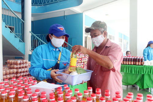 Ninh Thuận: Mở siêu thị giá 0 đồng hỗ trợ người lao động khó khăn - Ảnh 1.