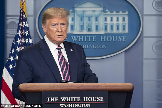 Covid-19: Tổng thống Trump bỏ họp báo sau phát ngôn gây sửng sốt - Ảnh 1. Covid-19: Tổng thống Trump bỏ họp báo sau phát ngôn gây sửng sốt - Ảnh 1.