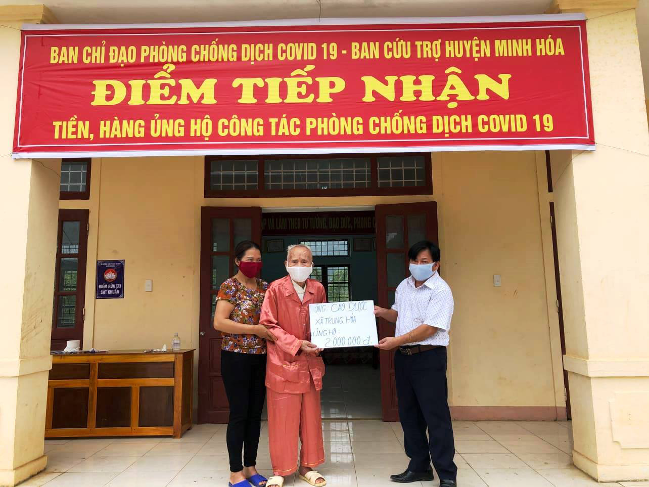 Xúc động hình ảnh cụ già 104 tuổi ở Quảng Bình ủng hộ 2 triệu đồng ...