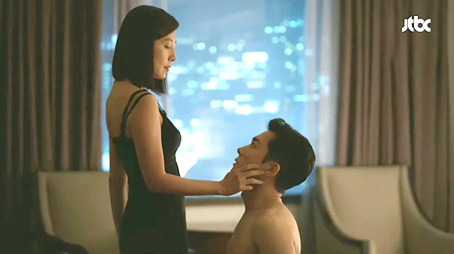 Thế giới hôn nhân lên đỉnh, Quân vương bất diệt xuống đáy - Ảnh 1. Thế giới hôn nhân lên đỉnh, Quân vương bất diệt xuống đáy - Ảnh 1.
