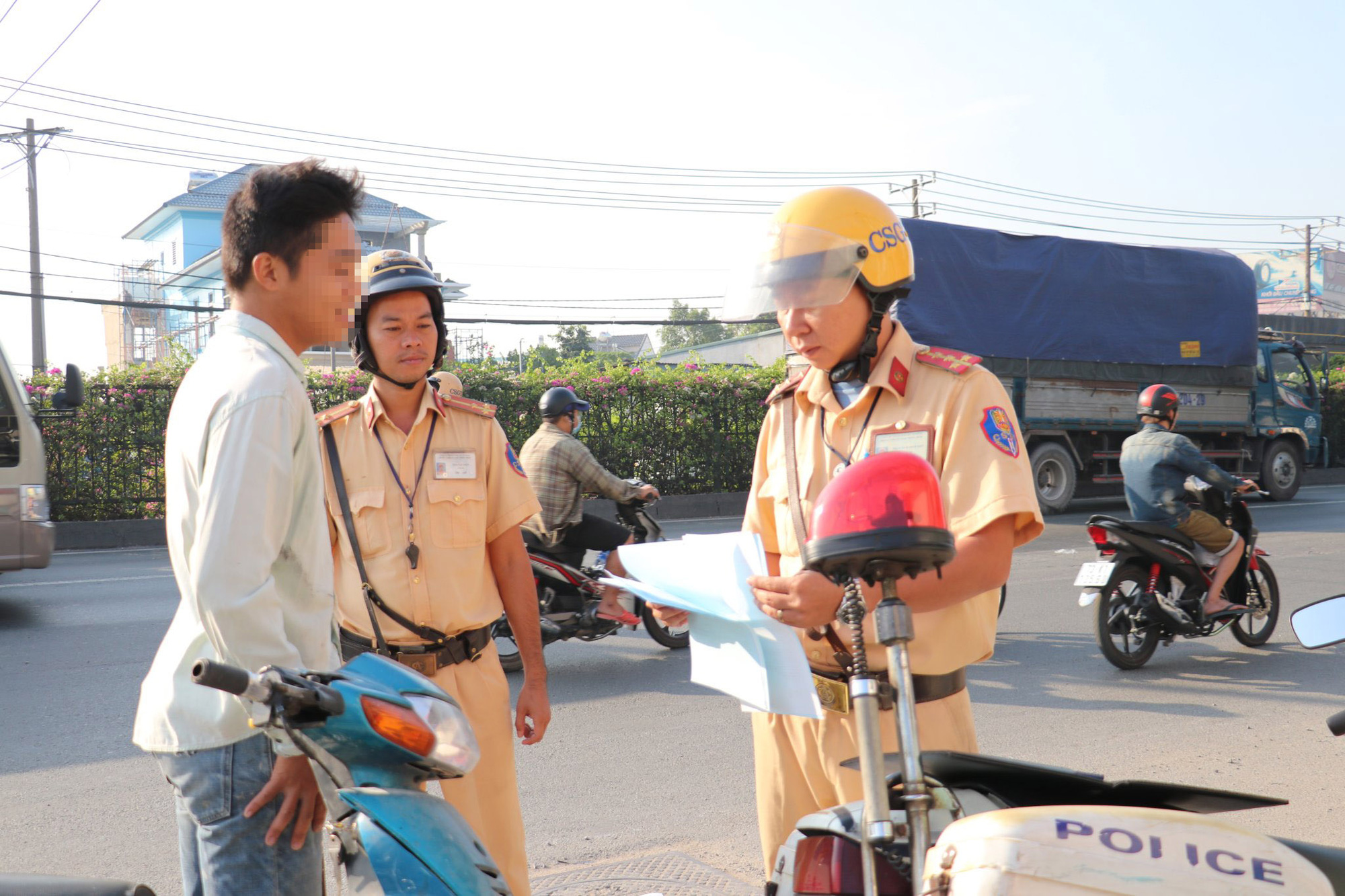 Since May 15, the traffic police simultaneously took control of all vehicles - Photo 1.