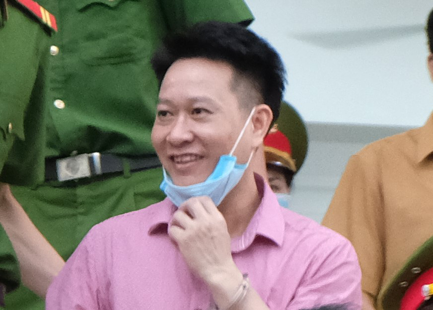 Những câu trả lời gây sốc tại phiên tòa xử gian lận điểm
thi ở Hòa Bình - Ảnh 3. Những câu trả lời gây sốc tại phiên tòa
xử gian lận điểm thi ở Hòa Bình - Ảnh 3.