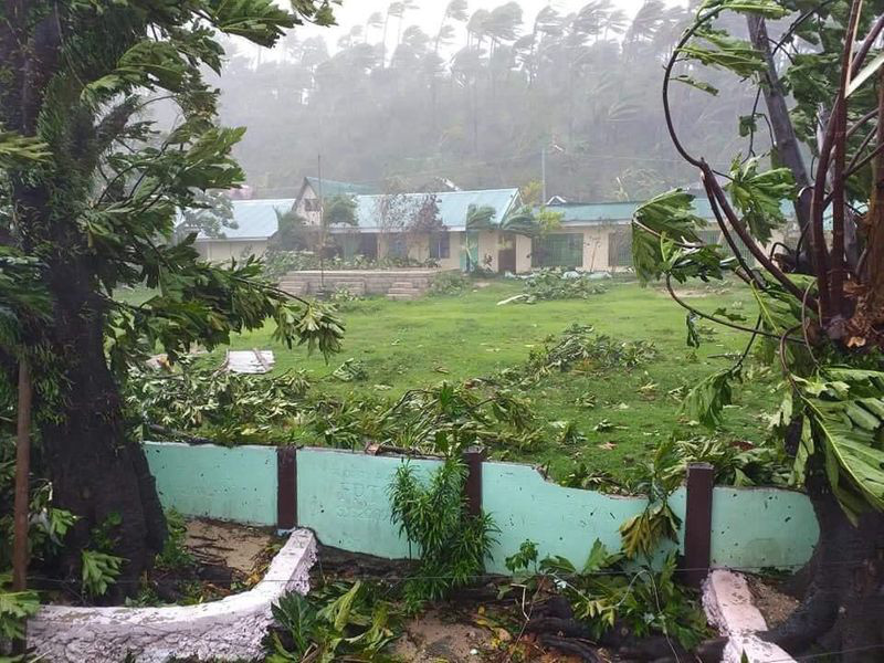 A strong storm hit the Philippines, tens of thousands of people ran and worried about Covid-19 - Photo 4.