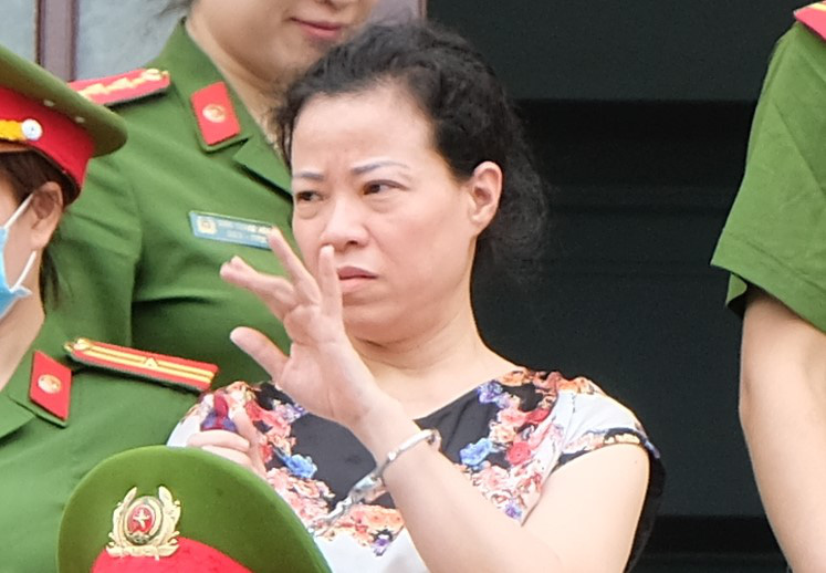 Những câu trả lời gây sốc tại phiên tòa xử gian lận điểm
thi ở Hòa Bình - Ảnh 4. Những câu trả lời gây sốc tại phiên tòa
xử gian lận điểm thi ở Hòa Bình - Ảnh 4.