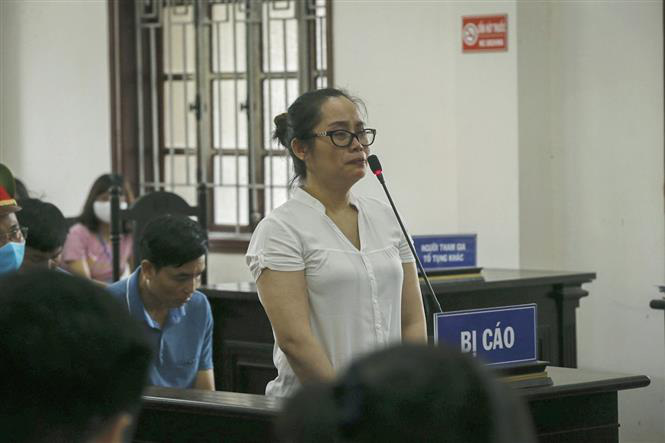 Những câu trả lời gây sốc tại phiên tòa xử gian lận điểm
thi ở Hòa Bình - Ảnh 1. Những câu trả lời gây sốc tại phiên tòa
xử gian lận điểm thi ở Hòa Bình - Ảnh 1.