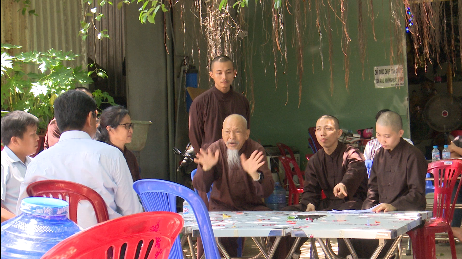 Thưởng thức bức ảnh Tịnh Thất Bồng Lai, Thiền am bên bờ vũ trụ, Long An là một trải nghiệm đáng nhớ cho những ai yêu thích sự yên bình và thiền định. Với ngôi chùa đầy chân thành và tài tử của Long An, bạn sẽ có cơ hội tham quan một trong những địa điểm du lịch tuyệt vời nhất miền Nam.