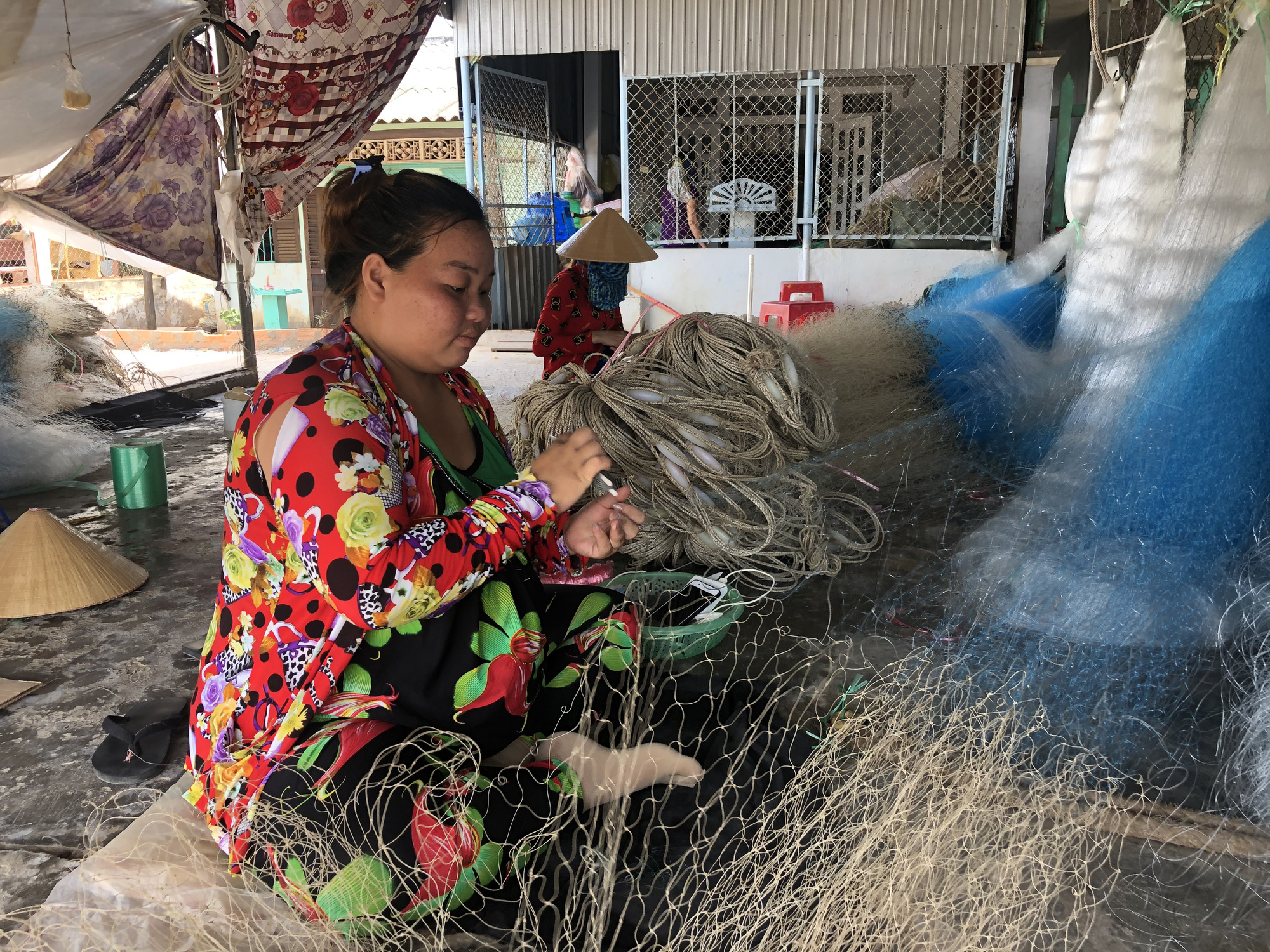 TRỌN ĐỜI BÁM BIỂN: Sống chết với biển cả - Ảnh 2.