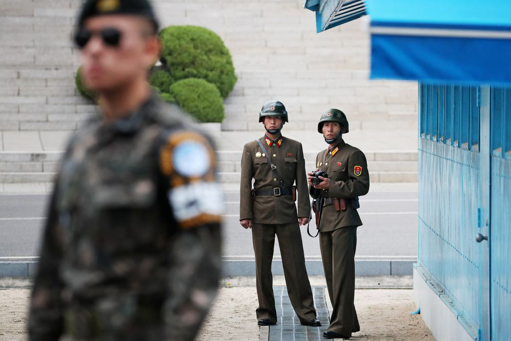 Hàn Quốc, Triều Tiên nổ súng qua lại trong khu phi quân sự - Báo ...