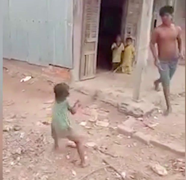 CLIP: Bắt giam kẻ hành hạ dã man con gái 6 tuổi gây phẫn nộ - Báo Người lao động