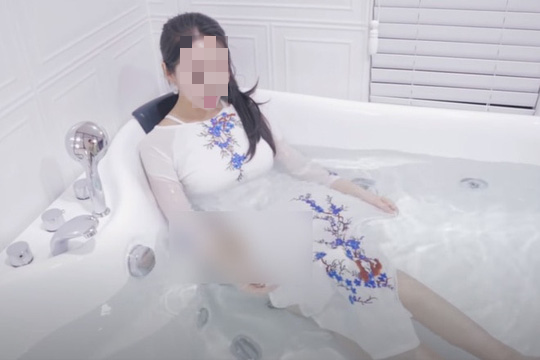 Xin lỗi vì mặc áo dài không quần, nữ YouTuber Hàn Quốc vẫn bị ném đá - Ảnh 4.