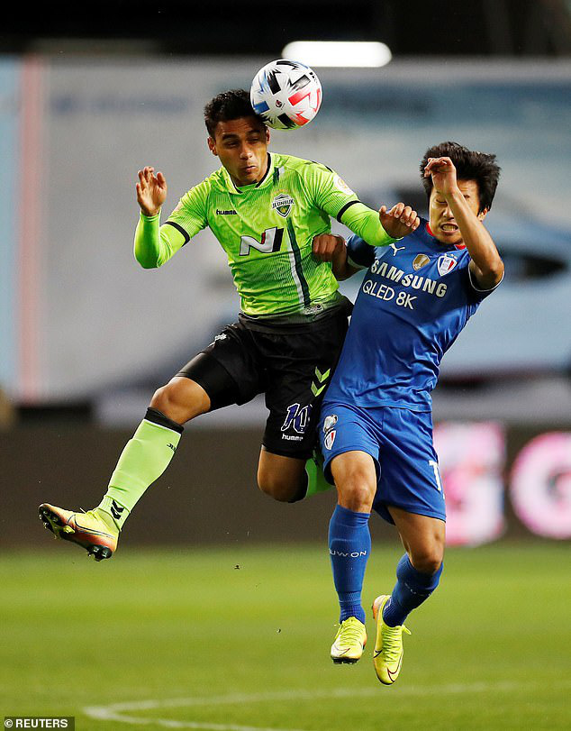 Sao 41 tuổi ghi bàn, Jeonbuk Motors thắng mở màn K-League - Ảnh 5. Sao 41 tuổi ghi bàn, Jeonbuk Motors
thắng mở màn K-League - Ảnh 5.