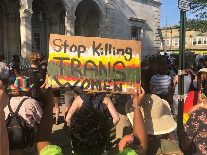 Mỹ: Liên tiếp 2 vụ phụ nữ chuyển giới da màu bị giết, biểu tình tăng nhiệt - Ảnh 1.