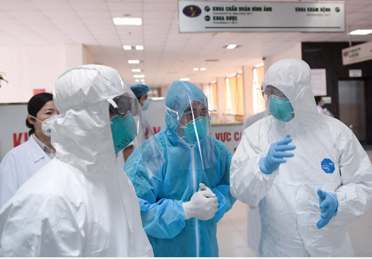 Thêm 2 trường hợp mắc Covid-19, Việt Nam có 355 ca bệnh - Ảnh 1.
