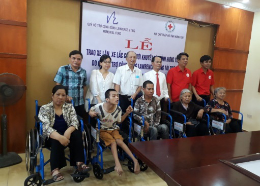 Quỹ Lawrence S. Ting trao tặng 250 chiếc xe lăn, xe lắc cho người khuyết tật - Ảnh 3.
