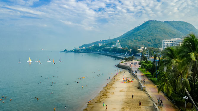 Khám phá những địa điểm du lịch cực đẹp tại Vũng Tàu, nơi có những khu du lịch nổi tiếng như Hồ Mây, Thích Ca Phật Đài, hay Mũi Nghinh Phong. Hãy dành thời gian để tận hưởng cảnh quan tuyệt đẹp và tìm hiểu lịch sử văn hóa đa dạng của đất nước.
