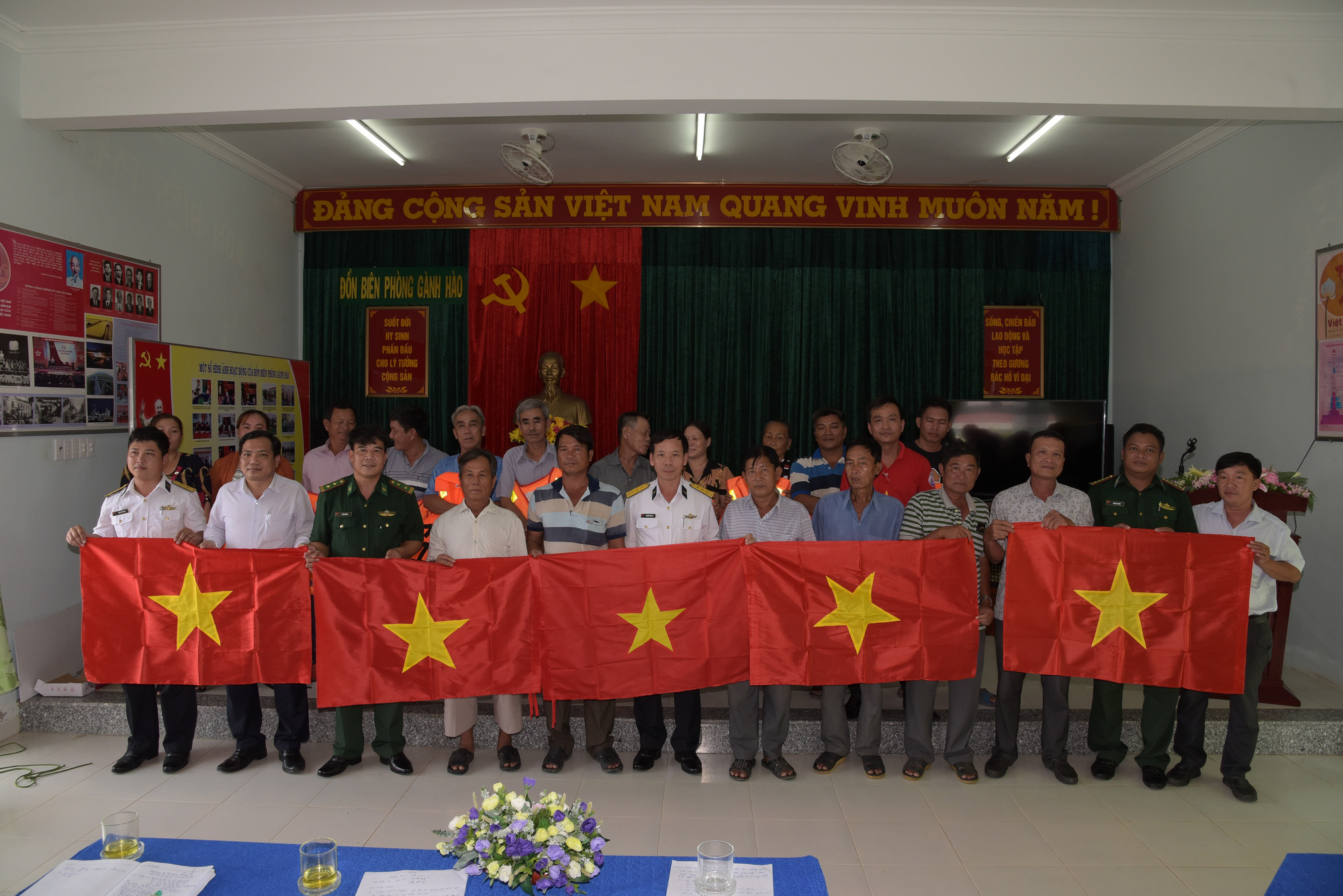 Lá cờ Tổ quốc:
Lá cờ Tổ quốc là biểu tượng của sự tự hào dân tộc. Hãy tìm hiểu thông tin về lá cờ Tổ quốc cùng với hình ảnh rực rỡ màu sắc trên trang web trong năm 2024 này. Cảm nhận nét đẹp tuyệt vời của lá cờ Tổ quốc Việt Nam.
