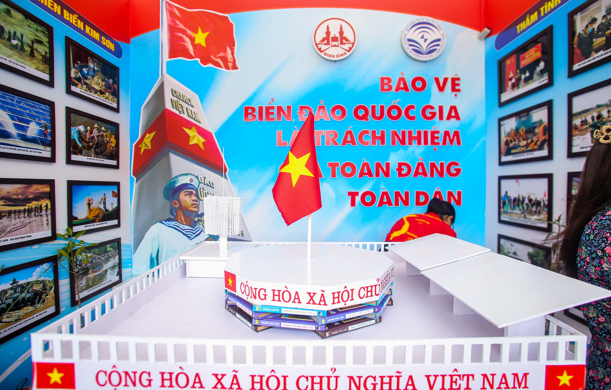 Trưng bày 300 bức ảnh về công cuộc xây dựng, bảo vệ chủ quyền biển, đảo Việt Nam - Ảnh 19.