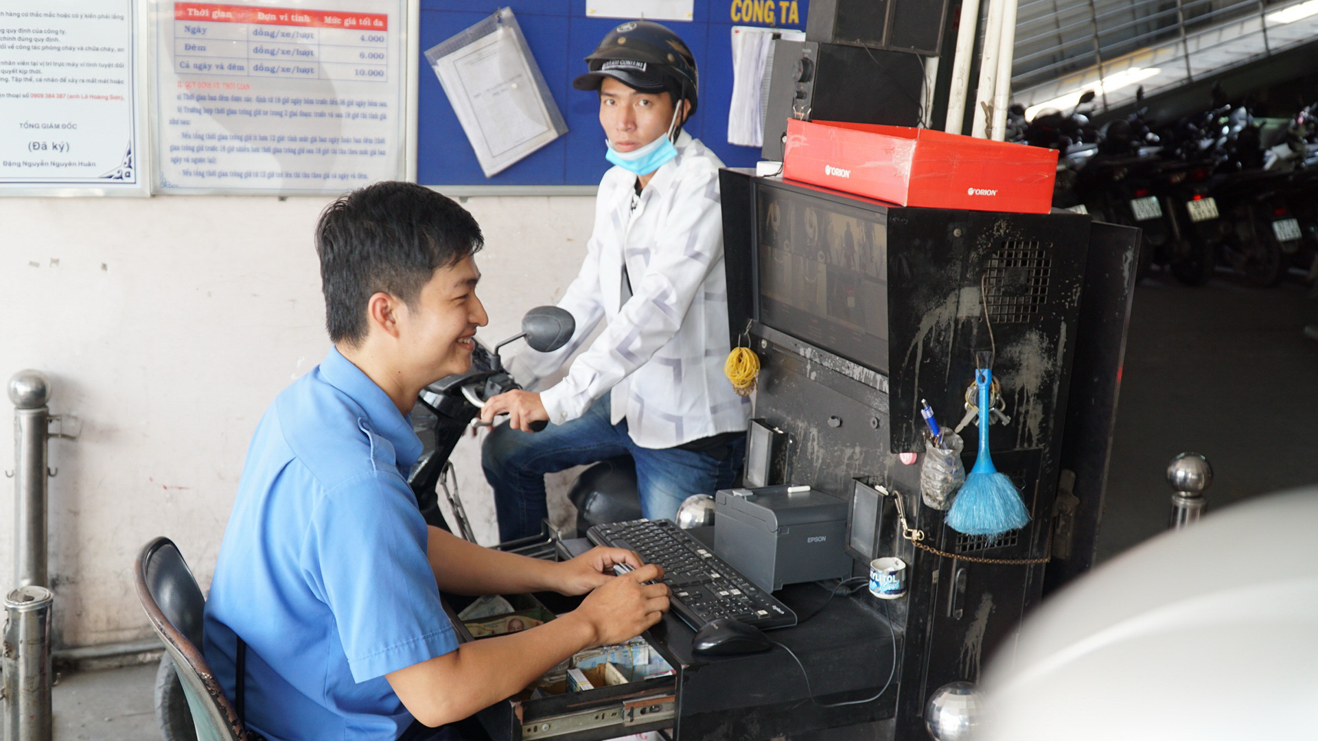Bến xe Miền Tây: Gắn biển công trình chào mừng Đại hội Đảng các cấp - Ảnh 4.