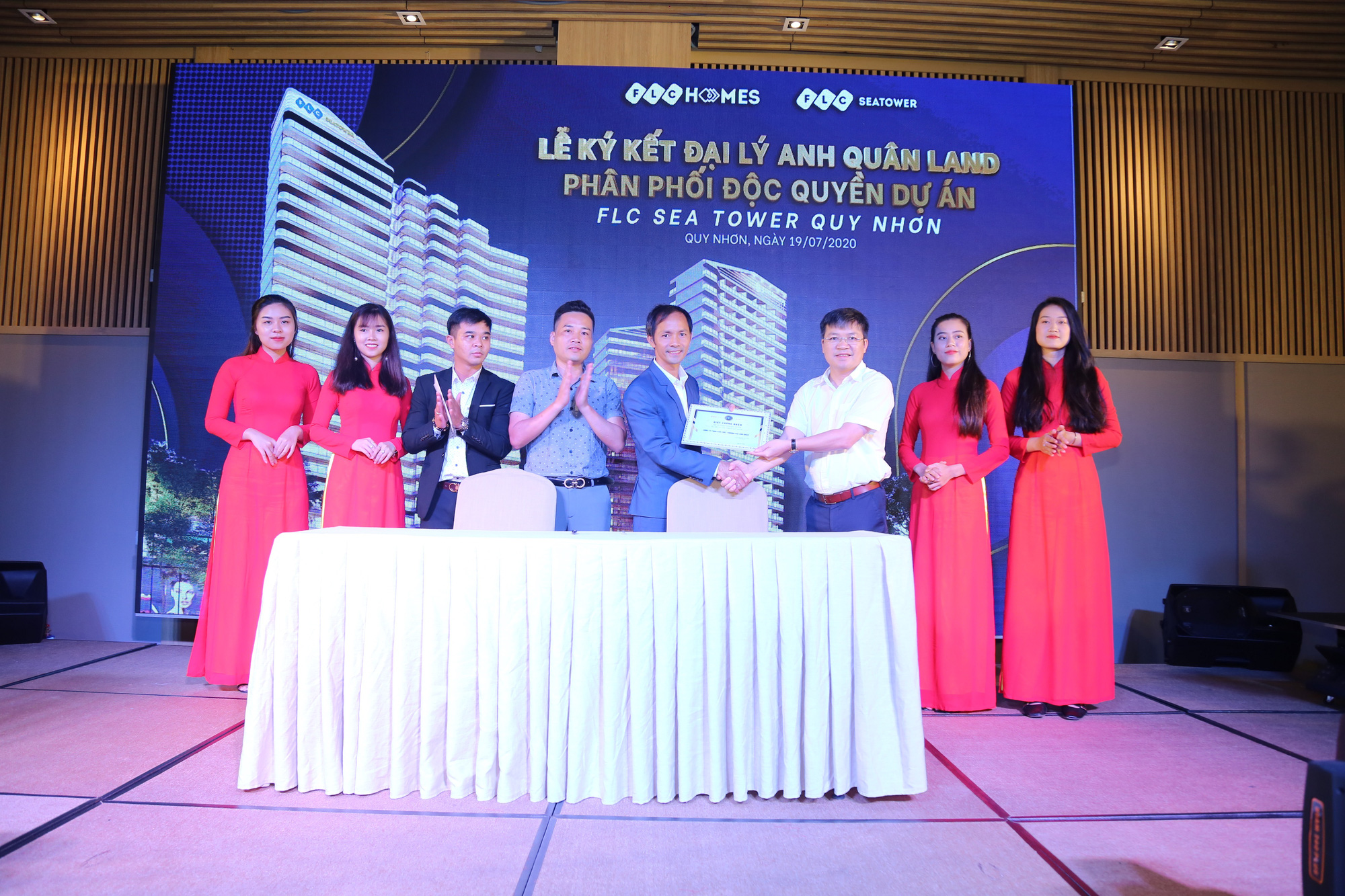 Gấp rút hoàn thiện, FLC Sea Tower Quy Nhon hút hàng trăm sale trong lễ kick off