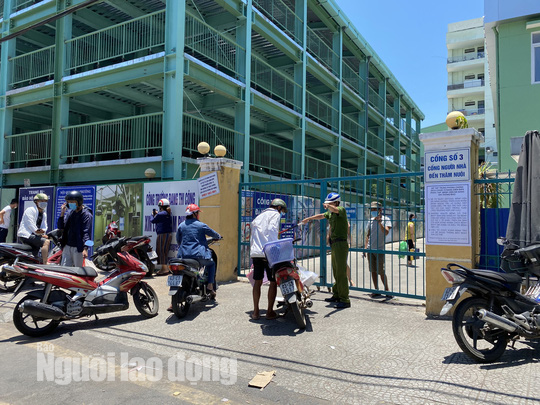Chính thức cách ly toàn bộ Bệnh viện Đà Nẵng và lấy mẫu xét nghiệm hơn 2.000 nhân viên - Ảnh 1.
