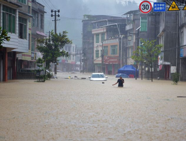 Lũ lên cao, Trung Quốc gồng mình hứng thêm đợt mưa lớn mới - Ảnh 3. Lũ lên cao, Trung Quốc gồng mình hứng thêm đợt mưa lớn mới - Ảnh 3.