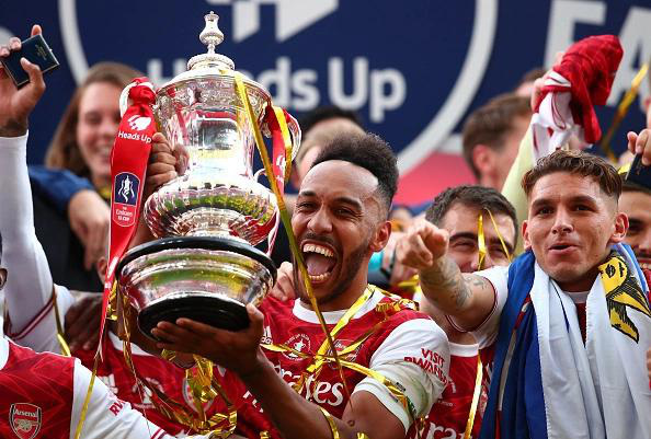 Arsenal tăng lương “khủng” giữ chân người hùng Aubameyang - Ảnh 1.