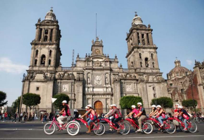 Kỳ quan cổ bên dưới Nhà thờ Chánh tòa thành phố Mexico City hiện đại