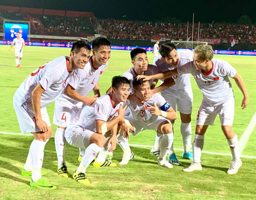 Tuyển Việt Nam chuẩn bị cho World Cup - Ảnh 1.